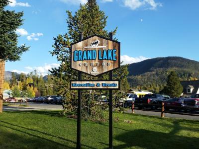 Grand Lake Center sign